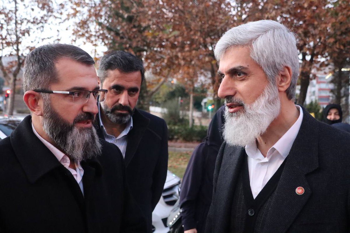 alparslankuytul's tweet photo. Alparslan Kuytul Hocaefendi, "İslam'ın Tevekkül Anlayışı" konulu konferansı vesilesi ile gittiği Elazığ'da talebeleri tarafından sevinçle karşılandı.

AlparslanHoca Elazığda
#FurkanKonferansları https://t.co/j32rEDkNMj