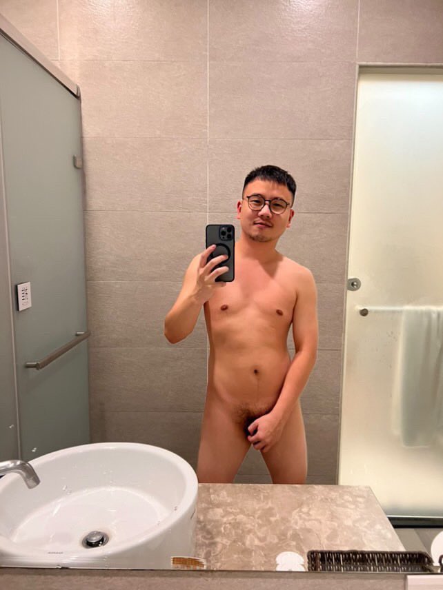 這麼大的鏡子不拍太可惜🤪