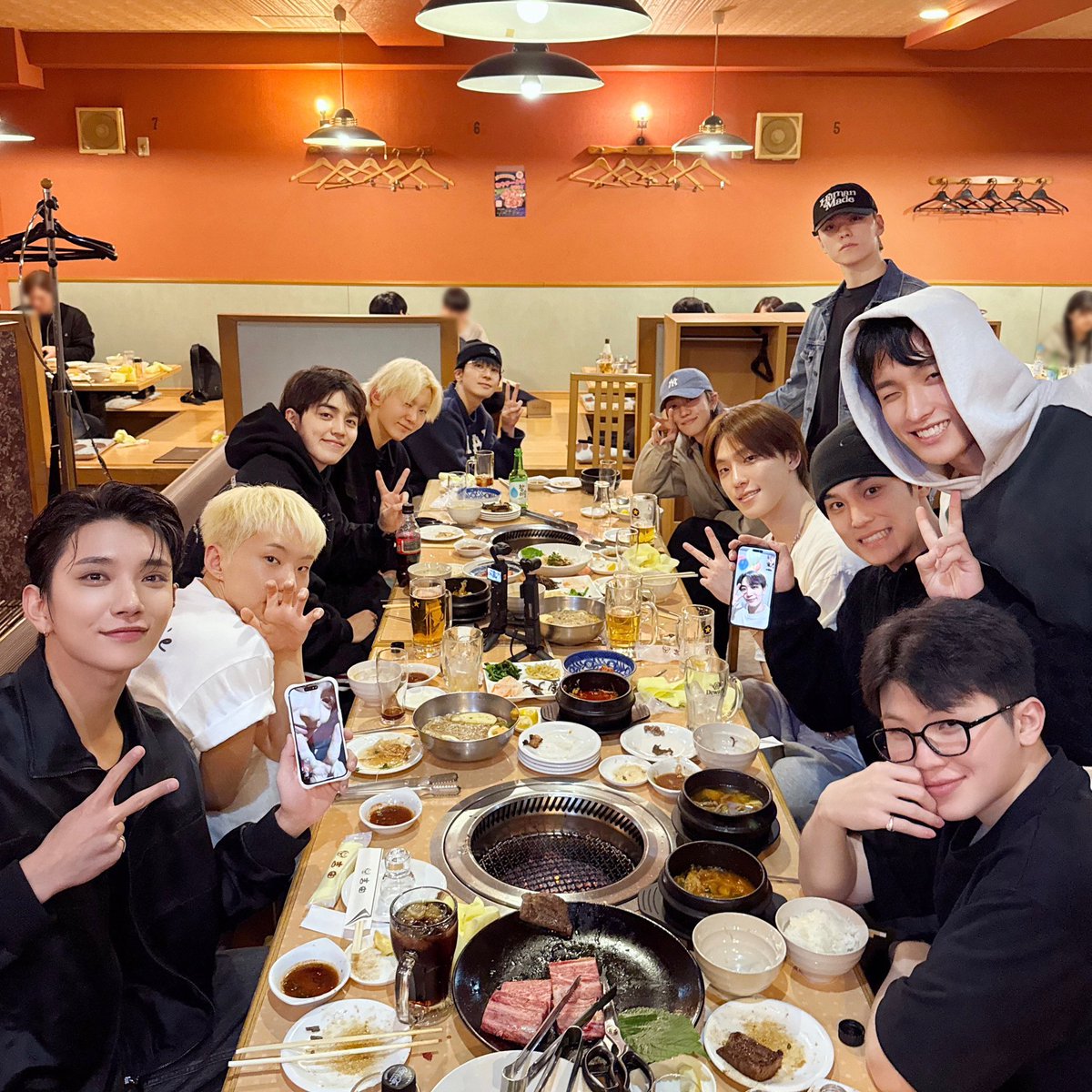 tinkswonu's tweet photo. seventeen ot13 dinner!!!! the boys making sure to include jeonghan &amp; jun by having a video call with them 🥹🥹🥹 https://t.co/j0ctxUQ89r