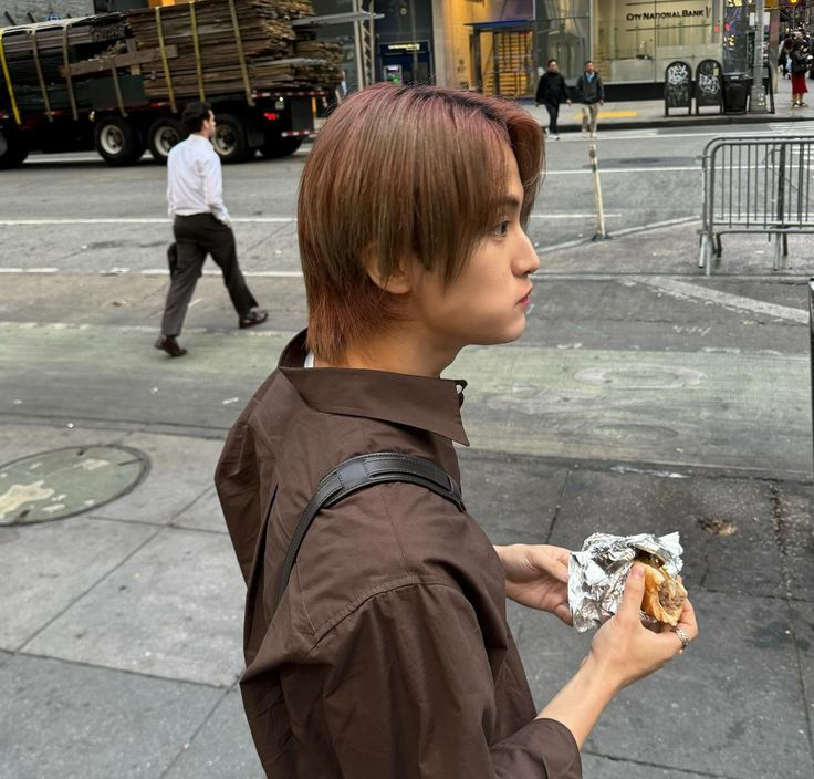 licbestraum's tweet image. a little goofball decided to show up. hey, my name's simon! i'm looking for new friends i can have coffee with, or even share my music and art interests.