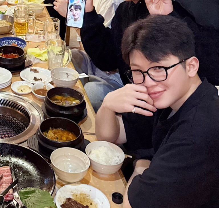 진짜 마음 좋아지는 얘기 해줄까

우징이 앞에 밥그릇 두 그릇이다