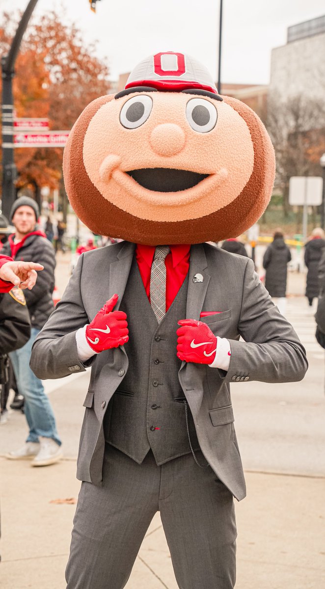 Brutus_Buckeye's tweet photo. Suited up👔

#GoBucks https://t.co/JoRPCos9Yu