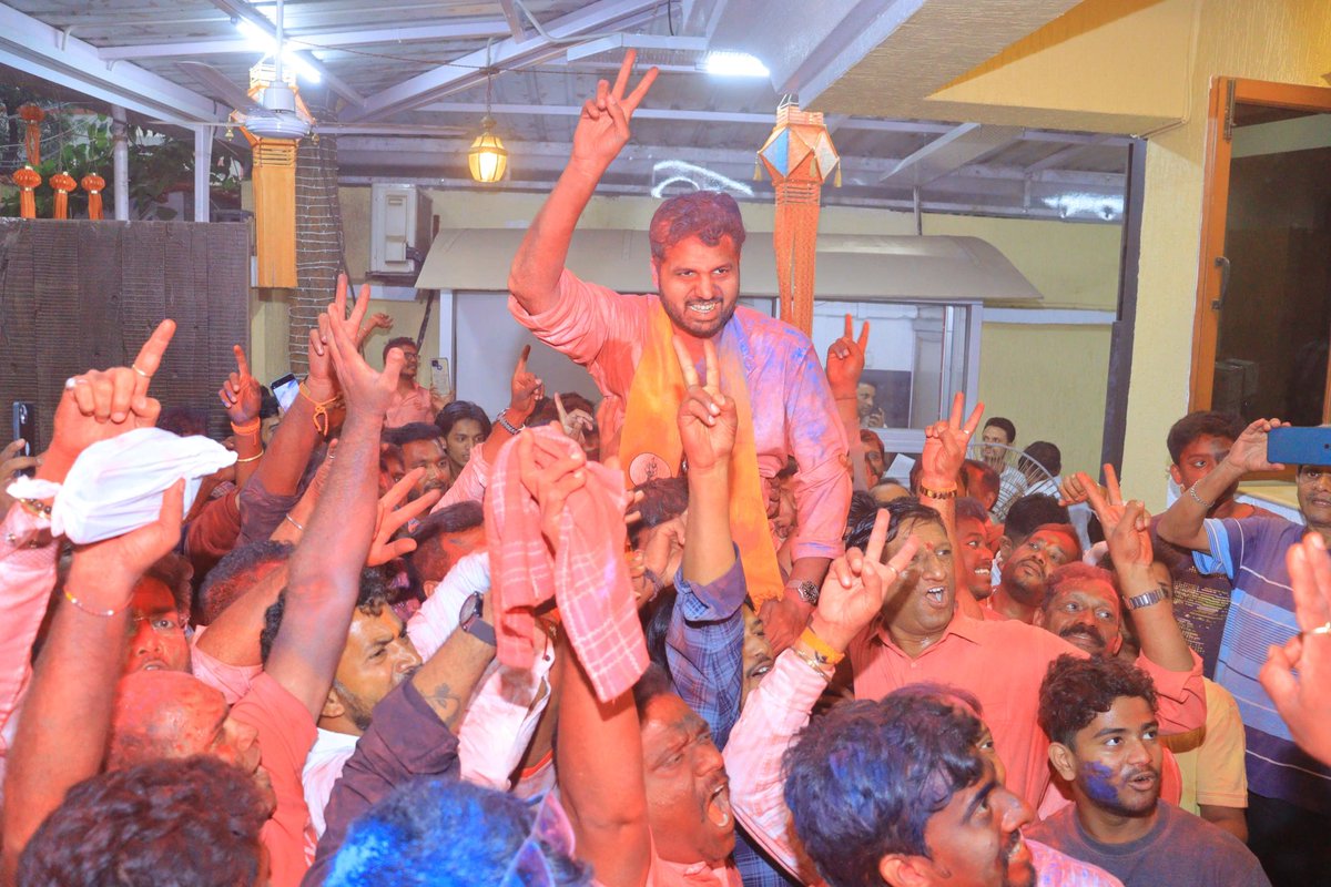 SardesaiVarun's tweet photo. मातोश्रीच्या अंगणात ठाकरेंचीच मशाल ! https://t.co/iQlztg5ZKA