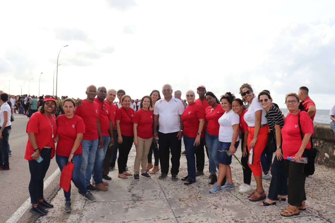 🇨🇺🤝| Nada ha sido fácil para la Revolución, ni a la hora de fraguarla, ni de mantenerla en pie, y por eso es crisol de hombres y mujeres valientes, hechos para tiempos difíciles como los de hoy

#PorCubaJuntosCreamos 🇨🇺