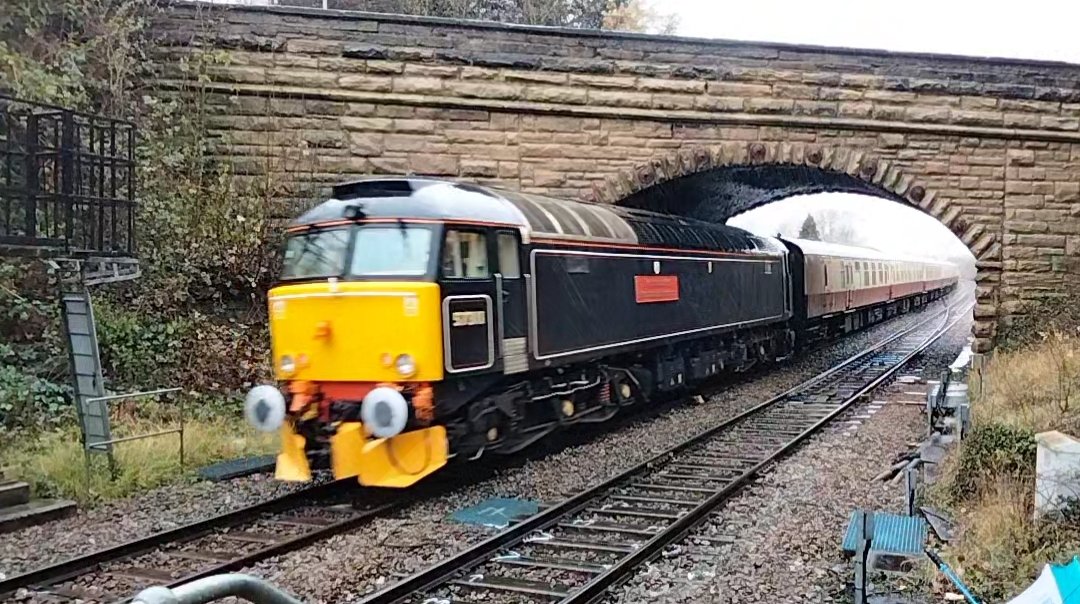 Harrod15S's tweet image. LSL bodysnatcher 57311 looking absolutely gorgeous on tail gunner duties to Mayflower at Moorthorpe today
#class57 #trains #ukrailways #Moorthorpe