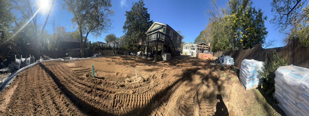 MGDhauling's tweet photo. #backyardmakeover  #grading https://t.co/dmx4zRGYo7