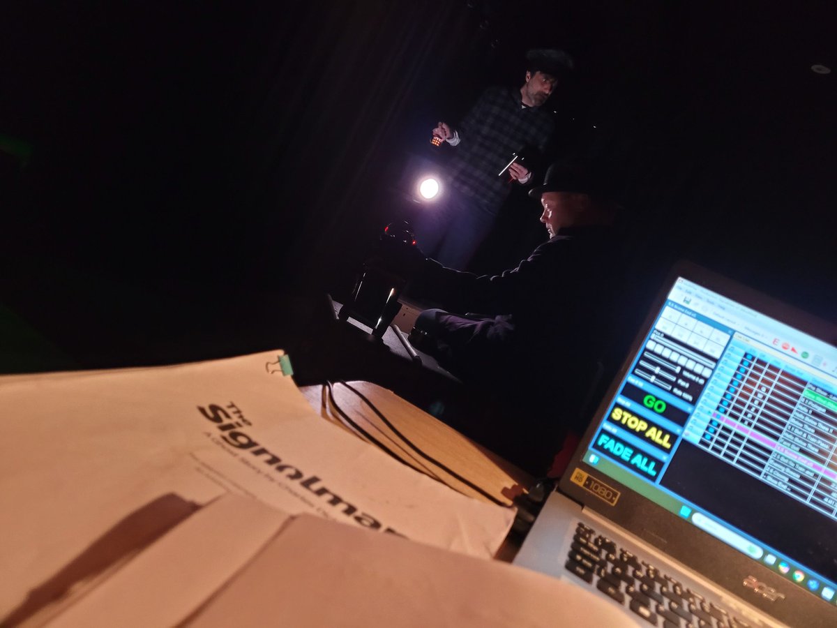 daveygriff82's tweet image. It's time for a tech run of The Signalman ahead of our first performance on Tuesday. Tickets still available from ticketquarter.co.uk

#theatre #Liverpool #thingstodoinliverpool #visitliverpool #winterchills

@ticket_quarter @MetalLiverpool @ShakespeareNP