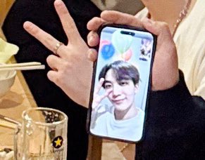 윤정한 브이해서 풍선 나온거 진짜 웃김