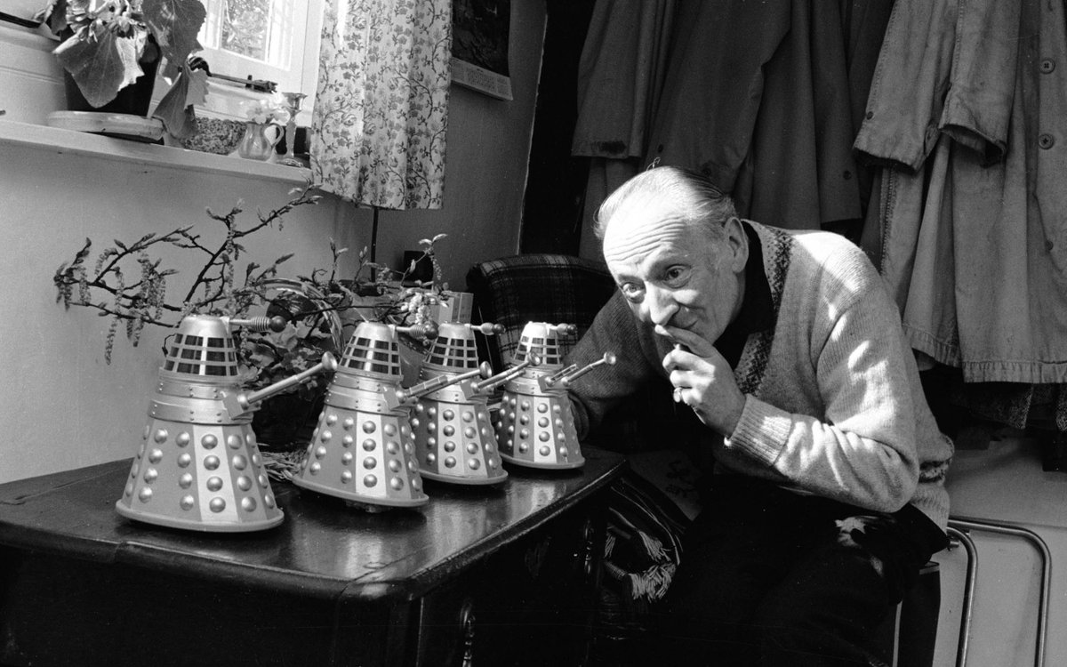 brinatello's tweet image. ✨ These Daleks are definitely much safer! Photos are of #WilliamHartnell (#FirstDoctor) at home in 1965 with #LouisMarx Dalek toys and #PeterCapaldi (#TwelfthDoctor) doing a photoshoot for @RadioTimes in 2015. 🥰💕 #DoctorWho #HappyDoctorWhoDay #DoctorWhoDay #DoctorWhoDay2024 ✨