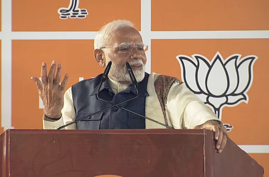 हमारे जीवन का मंत्र है- हमें सेवक बनकर देश के हर नागरिक की सेवा करनी है।

हमें उन सपनों को पूरा करना है, जिन्हें आजादी के मतवालों ने भारत के लिए देखा था।

- पीएम <a href="/narendramodi/">Narendra Modi</a>