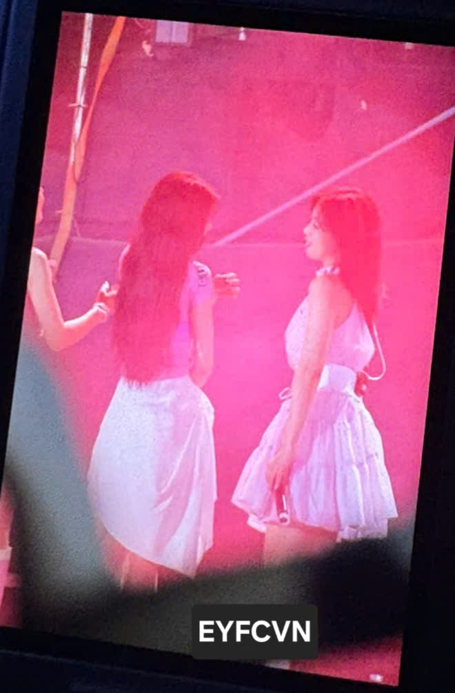 EunYeonInt's tweet photo. 241123 EunYeon @ Vincom 20 Concert in Hanoi
#EunYeon #티아라 #은정 #지연 #TARA #EUNJUNG #JIYEON https://t.co/OsNpbgv6T9