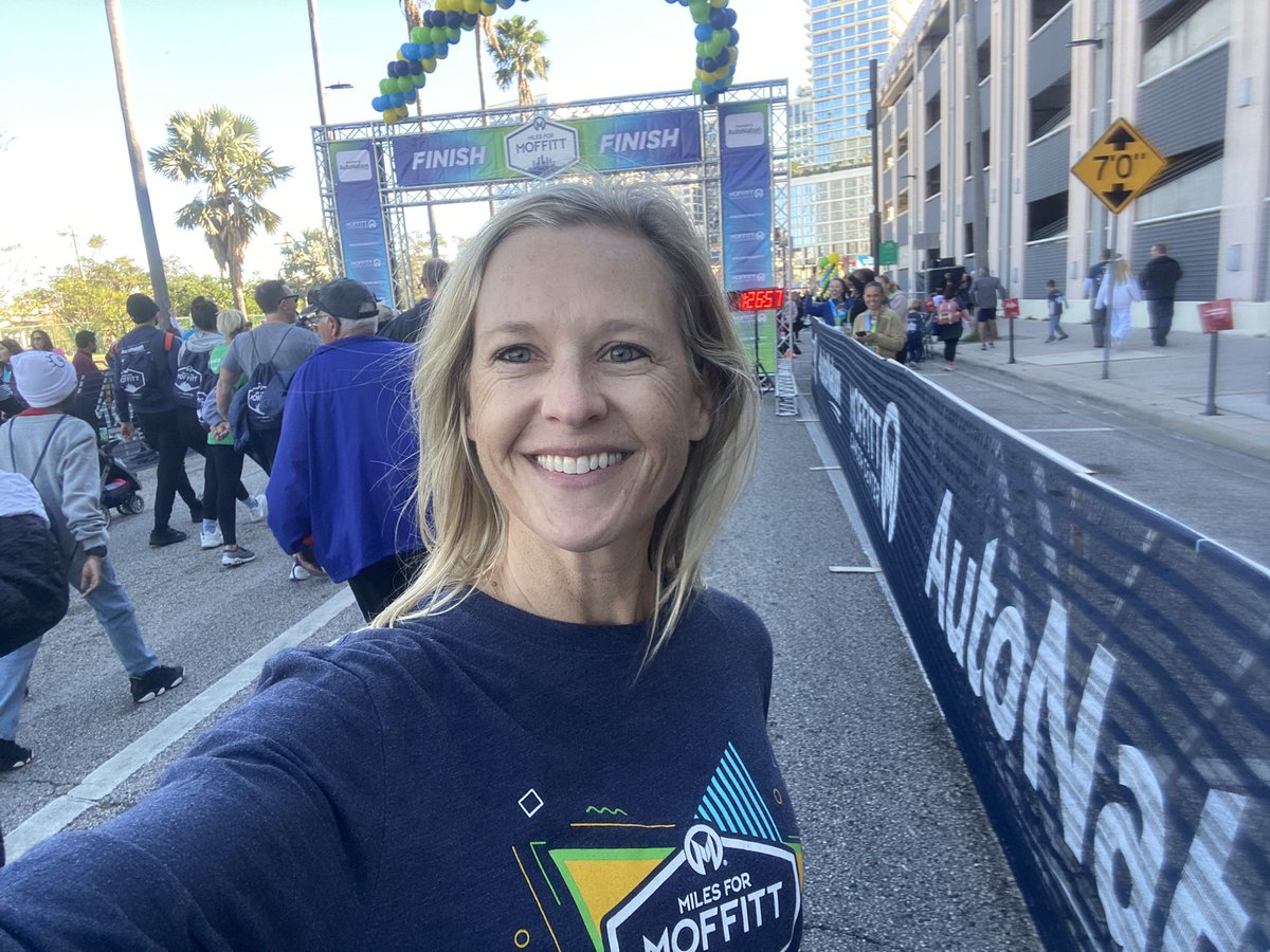 LindsayCrossFL's tweet photo. So great to start the day at #MilesforMoffit with my friends Lee Moffit & Dr Hwu and 11,000 runners who are helping to save lives by funding #cancer research and treatment. A beautiful day to race on Bayshore Blvd.
#moffitt #moffittcancercenter #cooperandcross https://t.co/SLkMuOxj7L