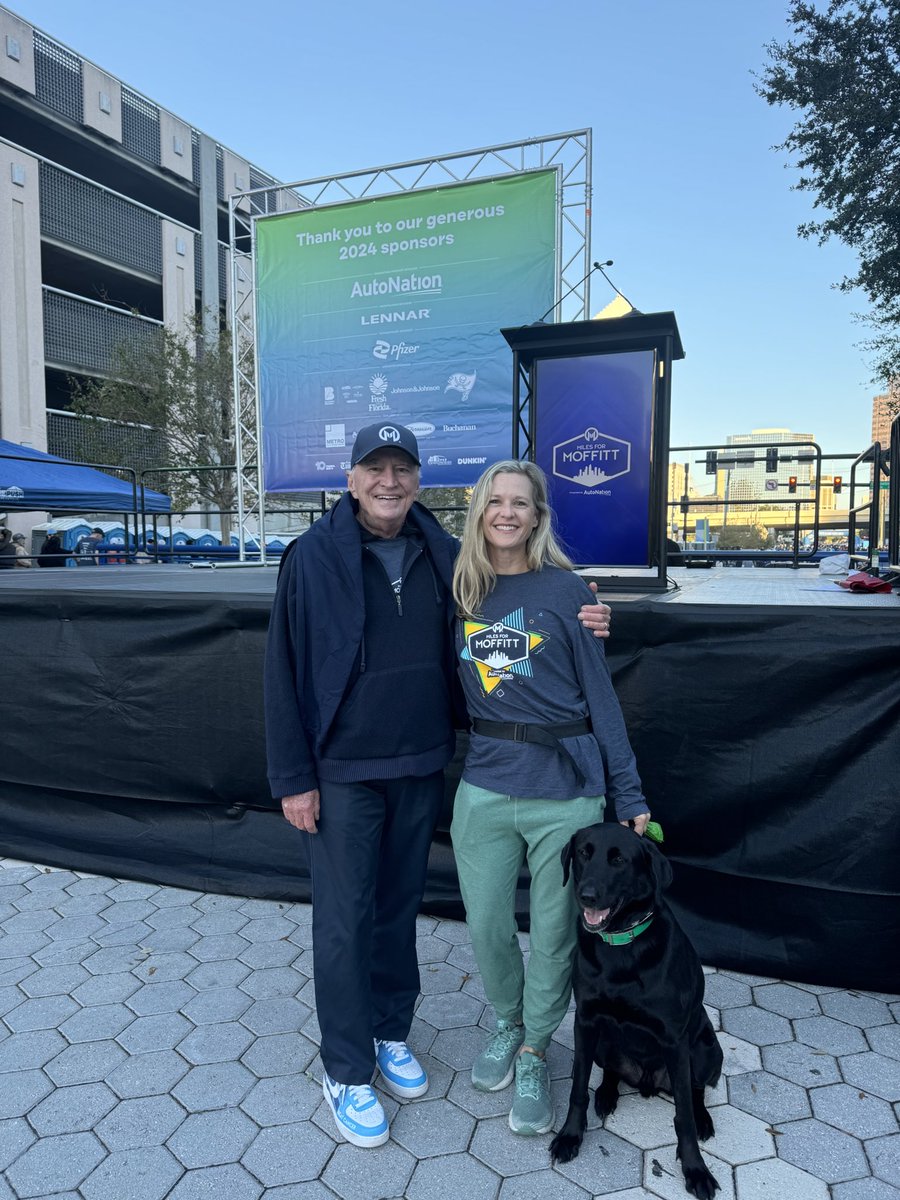 LindsayCrossFL's tweet photo. So great to start the day at #MilesforMoffit with my friends Lee Moffit & Dr Hwu and 11,000 runners who are helping to save lives by funding #cancer research and treatment. A beautiful day to race on Bayshore Blvd.
#moffitt #moffittcancercenter #cooperandcross https://t.co/SLkMuOxj7L