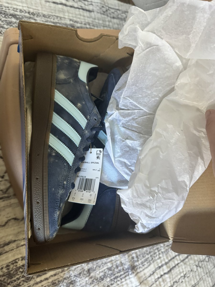 JCManning85's tweet photo. @adidas my wife opened up brand new shoes for her birthday and they were covered in mold.. absolutely dangerous and disgusting. What kind of quality control is this?? https://t.co/YrLnRVVXdZ