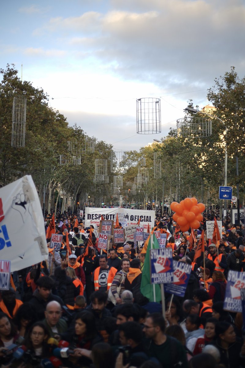 Als polítics: Fa massa anys que esperem. Repareu el dany.
 
1️⃣Baixada 50% del preu dels lloguers 
2️⃣Prohibició compres que no son per viure-hi 
3️⃣Contractes de lloguer indefinits 
4️⃣Recuperació pisos buits, turístics i de temporada.