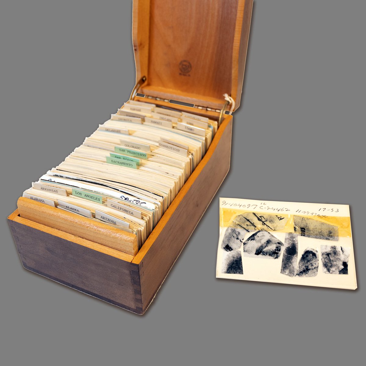 FBI's tweet photo. #DYK the #FBI has been using fingerprint identification systems for over 100 years? 
The Laboratory's Latent Fingerprint Section used wood boxes to sort prints for comparison and analysis. Learn about the methods that paved the way for future innovation at https://t.co/mVWlrShQmd https://t.co/GZLc3v1188