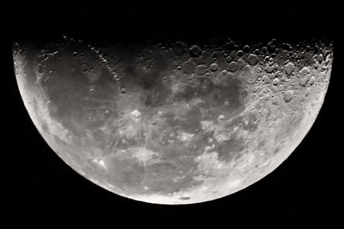 EnceladusV's tweet photo. Last Quarter Moon https://t.co/IvrycIaipc