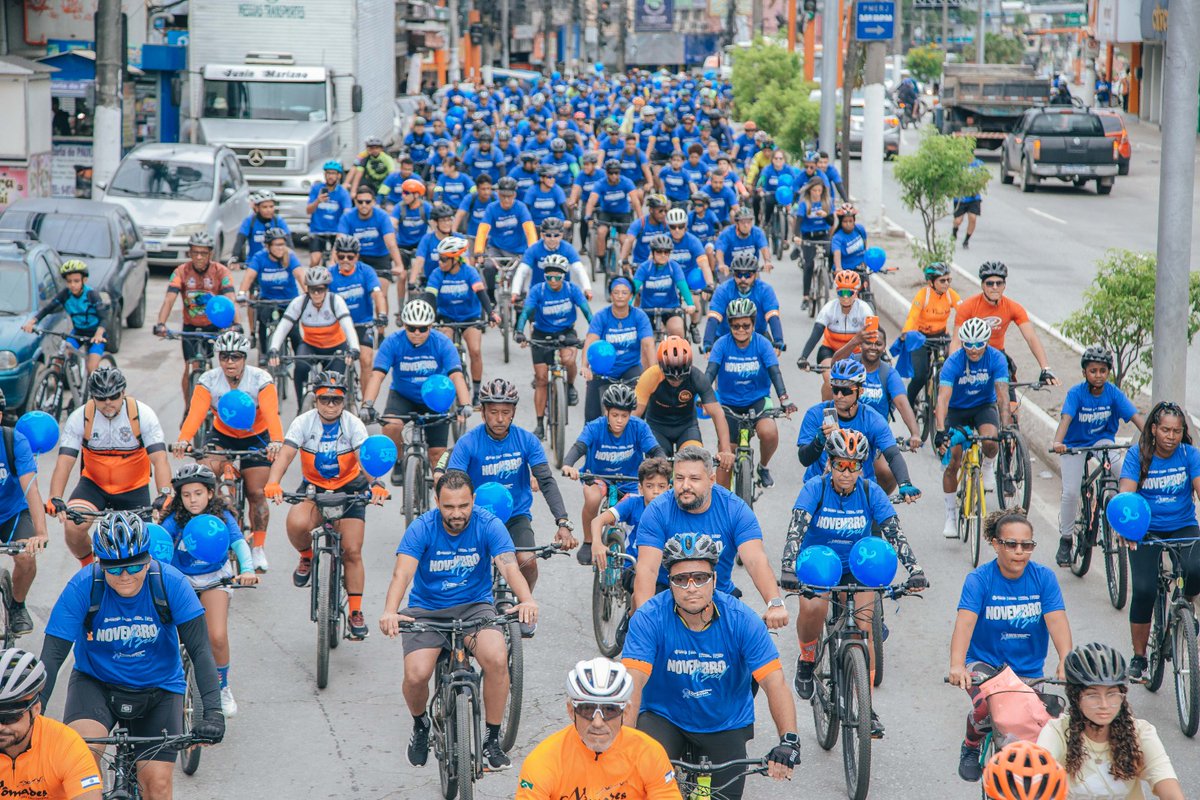 PrefdeItaborai's tweet photo. Pedal Azul chama atenção para a importância da prevenção do câncer de próstata! 🚴💙

Centenas de pessoas prestigiaram o evento que começou na Praça Marechal Floriano Peixoto, no Centro, passou por Venda das Pedras e retornou ao ponto de partida, na manhã deste sábado (23/11). https://t.co/PhPEkL9VtU