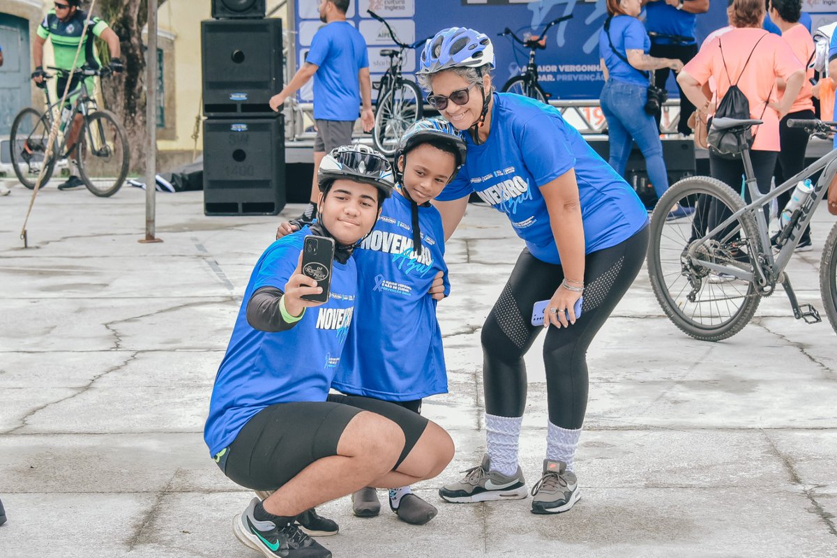 PrefdeItaborai's tweet photo. Pedal Azul chama atenção para a importância da prevenção do câncer de próstata! 🚴💙

Centenas de pessoas prestigiaram o evento que começou na Praça Marechal Floriano Peixoto, no Centro, passou por Venda das Pedras e retornou ao ponto de partida, na manhã deste sábado (23/11). https://t.co/PhPEkL9VtU