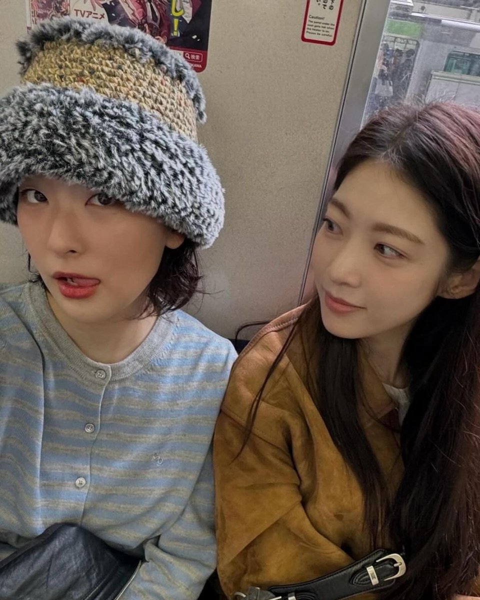keitadj3's tweet photo. #RedVelvet スルギ、俳優 コンスンヨン（元SM練習生、#TWICE
ジョンヨンの姉）と日本埼玉川越に現れる🍡 https://t.co/3yyiWWDITx