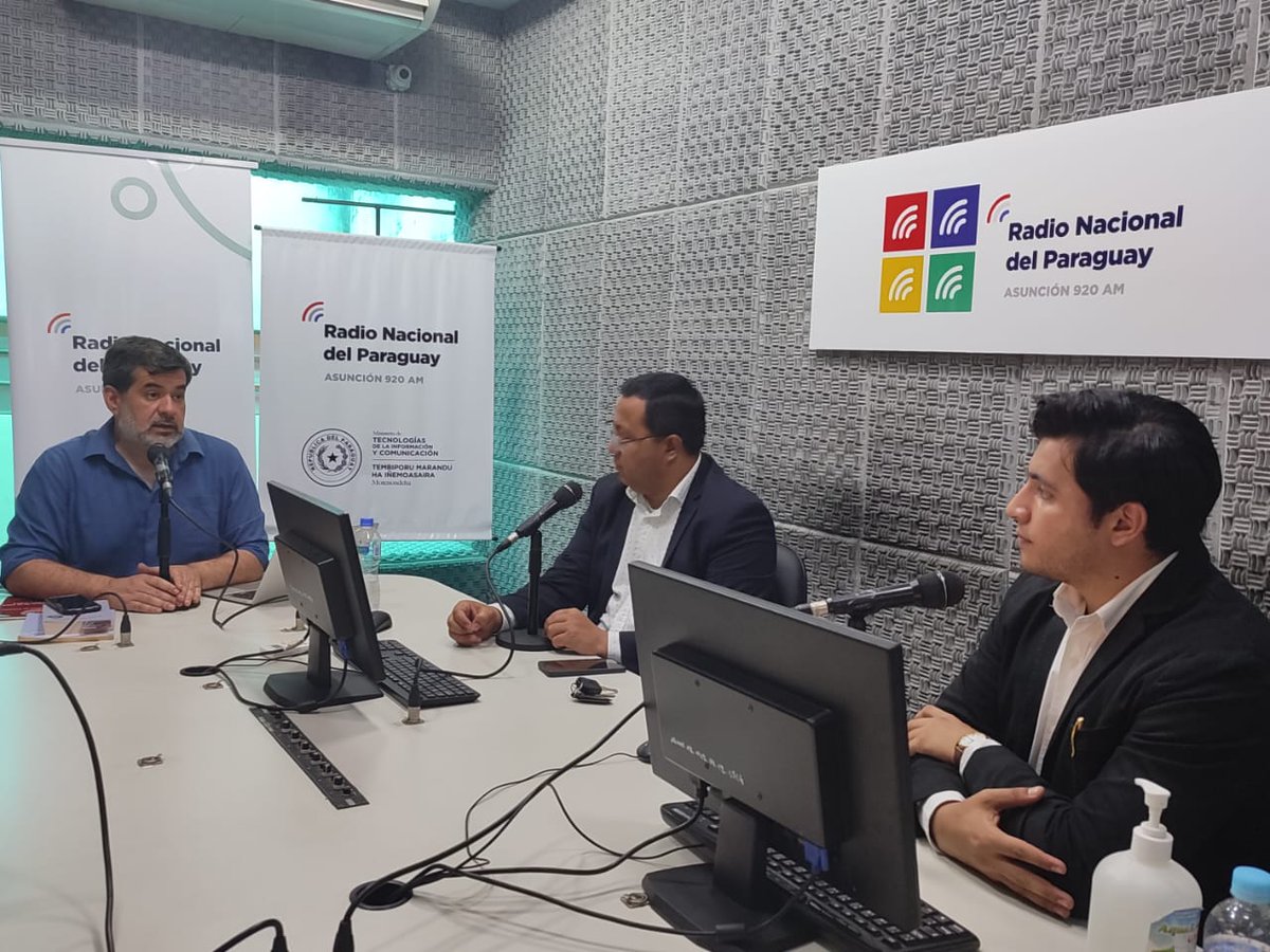 rnpy920am's tweet photo. Hoy en #InvestigandoDeUNA con Milson Godoy con el Dr. Pedro Caballero y con la producción de @Haydeegaleano, nos visita el 🗣️Dr. Javier Barúa, Director General de Investigación Científica y Tecnológica del Rectorado de la @una_py 

En Vivo por la #920AM📻https://t.co/jHVcrdJC6Z https://t.co/uuhZmMd3dI