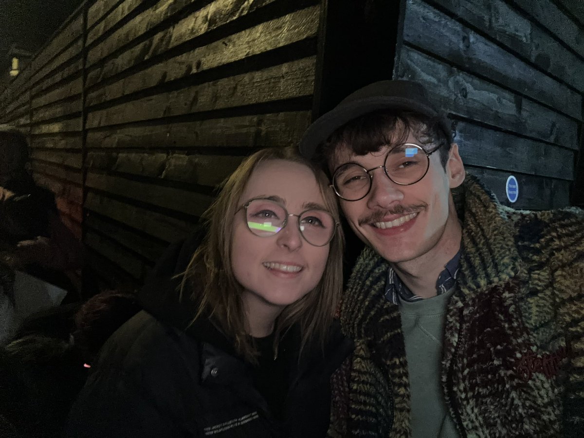 melia /\\\ tweet media