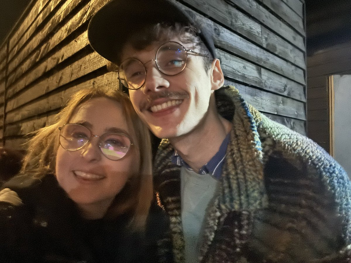 melia /\\\ tweet media