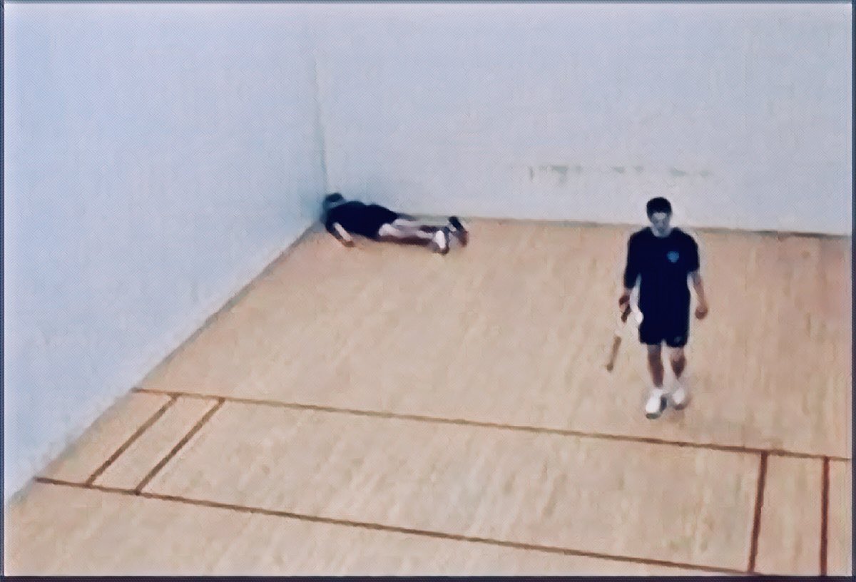 chrisjames_78's tweet image. Extends streak to 0-9 😖 #Squashed