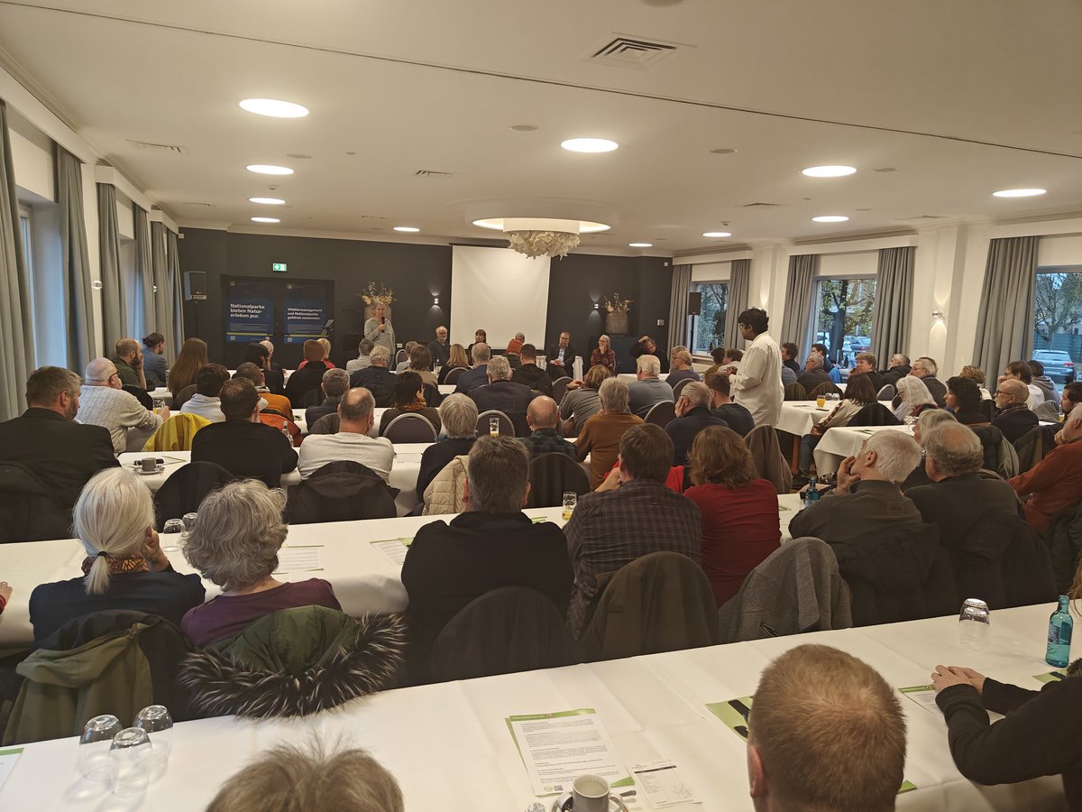Nächste Info-Veranstaltung zum #Nationalpark in Straelen mit Barbara Hendricks und Oliver Kirscher. Obwohl 70 km südlich des #Reichswaldes gelegen - full House.