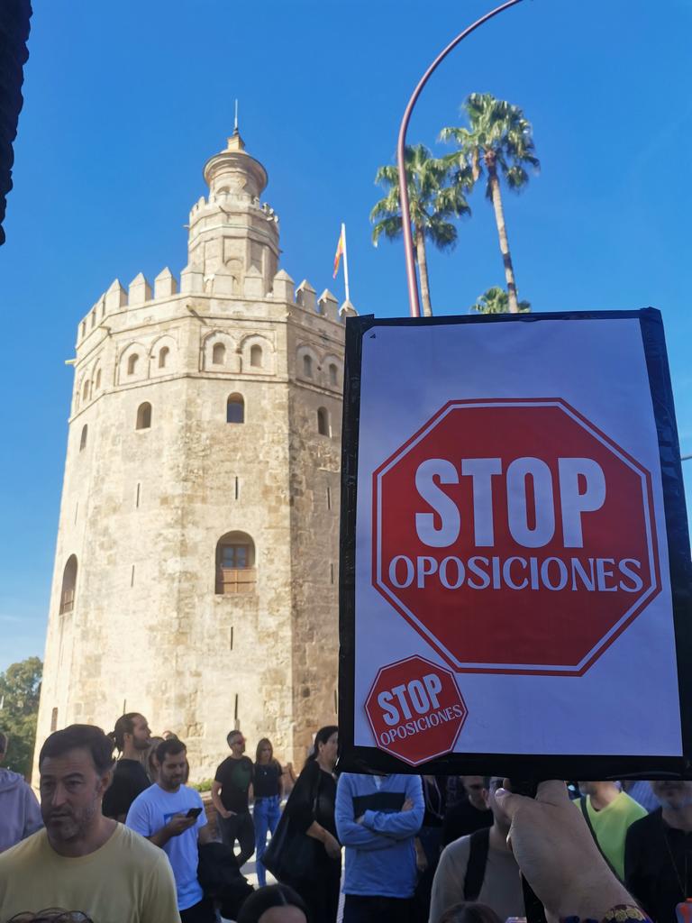 rafaburgos7's tweet photo. @MC_CastilloMena @EducaAnd #23NStopOposDocentes #sindicatoiidea https://t.co/uAGInOZi9x