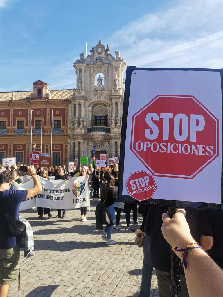 rafaburgos7's tweet photo. @MC_CastilloMena @EducaAnd #23NStopOposDocentes #sindicatoiidea https://t.co/uAGInOZi9x