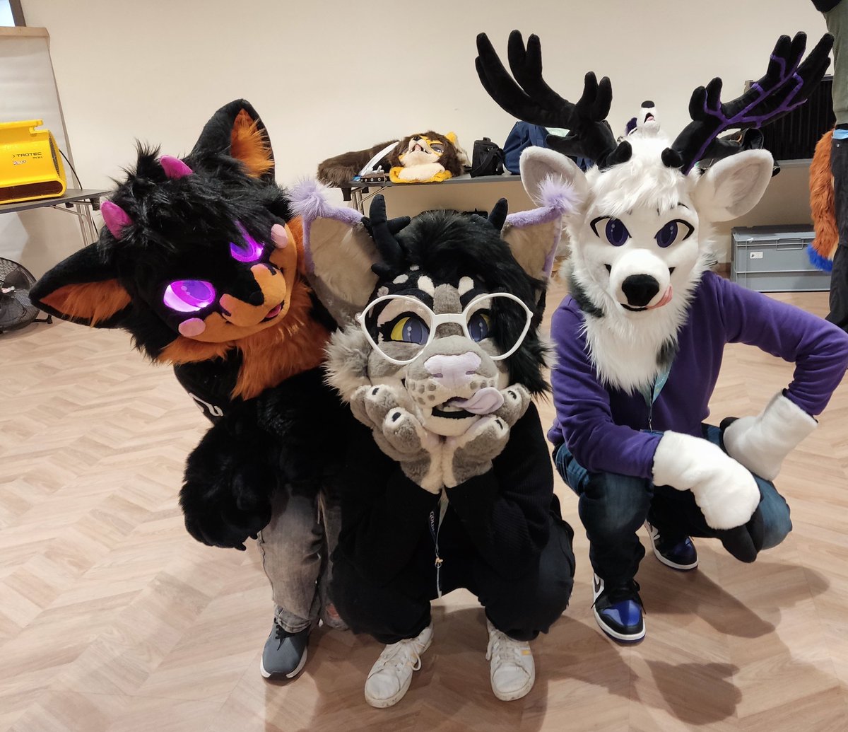Late #FursuitFriday ^^'
A little family photo with our children
🦌 <a href="/SilverDeric/">Deric</a> 
🦊 <a href="/AbelTheBestBoi/">Abel</a>