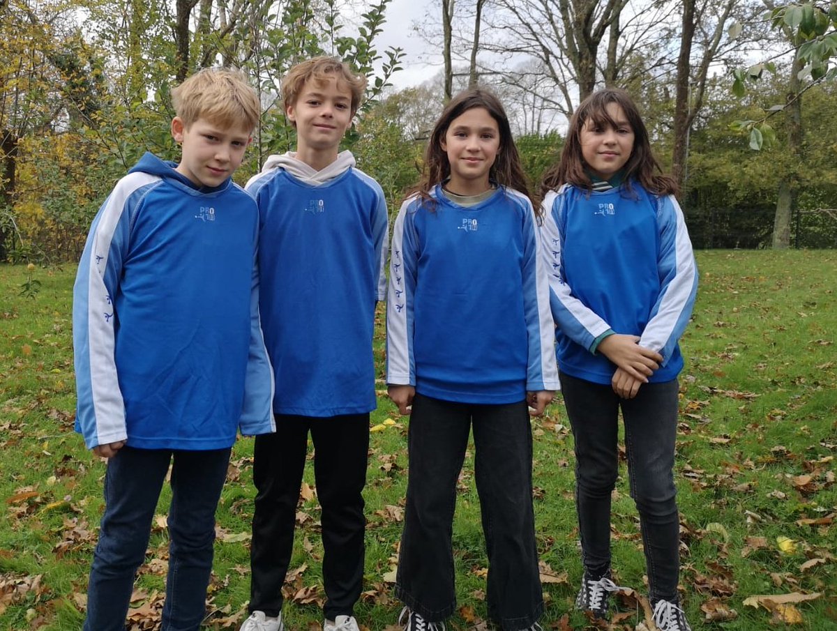 penanroz's tweet photo. Très belle performance des élèves de @penanroz au #cross #UNSS départemental de #Carhaix : Second  sur 73 . Louison termine  4ème Bertille 10 ème, Martin et Elliot 13 ème et 14 ème chez les garcons. Rdv le 11/12  pour le championnat académique. Bravo. https://t.co/9jYbKQWmRz