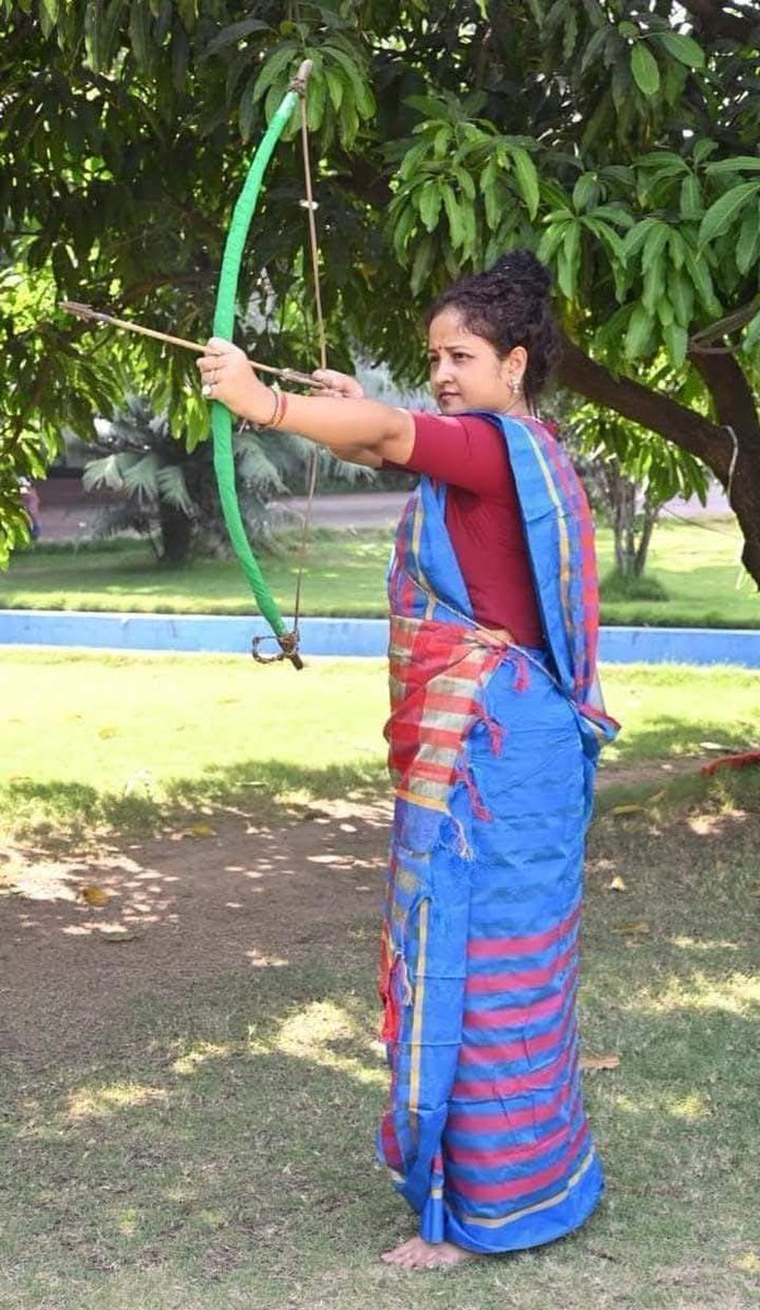 गाँव घर में कहा जाता है, मेहरारू चाहे तो यमराज से पति का प्राण ले आएगी, कल्पना ने इससे कम बड़ा कारनामा नहीं किया है। सत्ता आती जाती रहेगी, कुर्सी का नेचर ही यही है, बस पत्नी कल्पना जैसी होनी चाहिए।

 हेमंत और कल्पना सोरेन की जोड़ी योद्धा की तरह लड़ी है।

झारखंड जीत की बहुत -बहुत