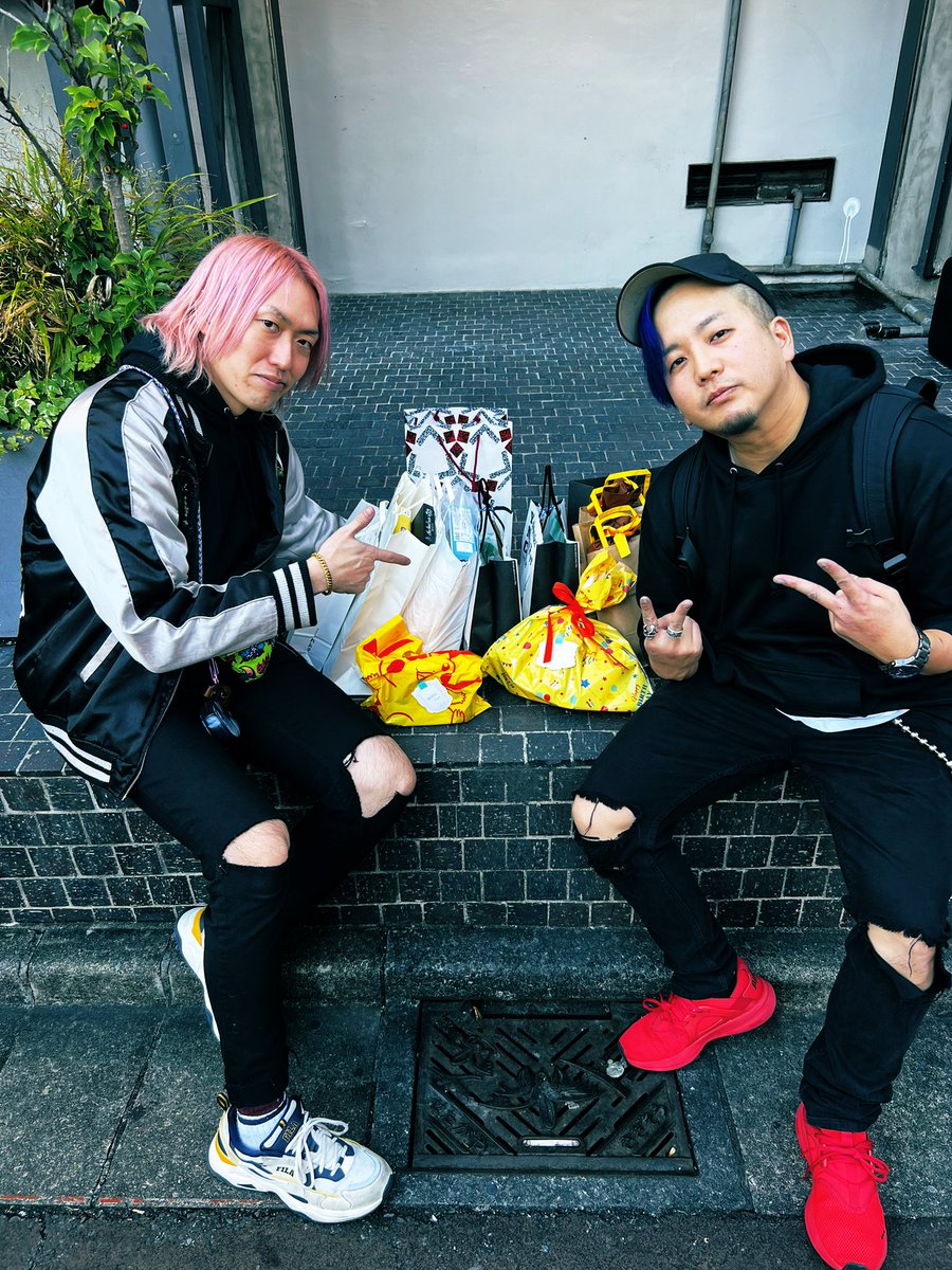 arkta_band's tweet photo. ARKTA’s SPACE Vol.4
ご来場いただきありがとうございました！
プレゼントもたくさん🎁いつもありがとうございます😭

ARKTAチーム無事に姫路に到着いたしました！明日もよろしくお願いします🫡🫡🫡 https://t.co/n61NkvYSep