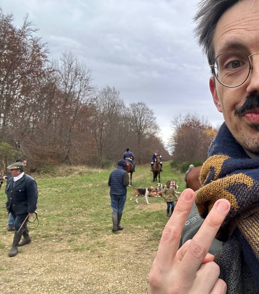 StanBronisz's tweet photo. Les chasseurs à courre rentrent chez eux bredouille à Compiègne !
Excellent week-end à tous et surtout au cerf  🦌💚✊🏻

(Rejoignez le mouvement d'abolition : @AVA__France ) https://t.co/0m60WuR1nw