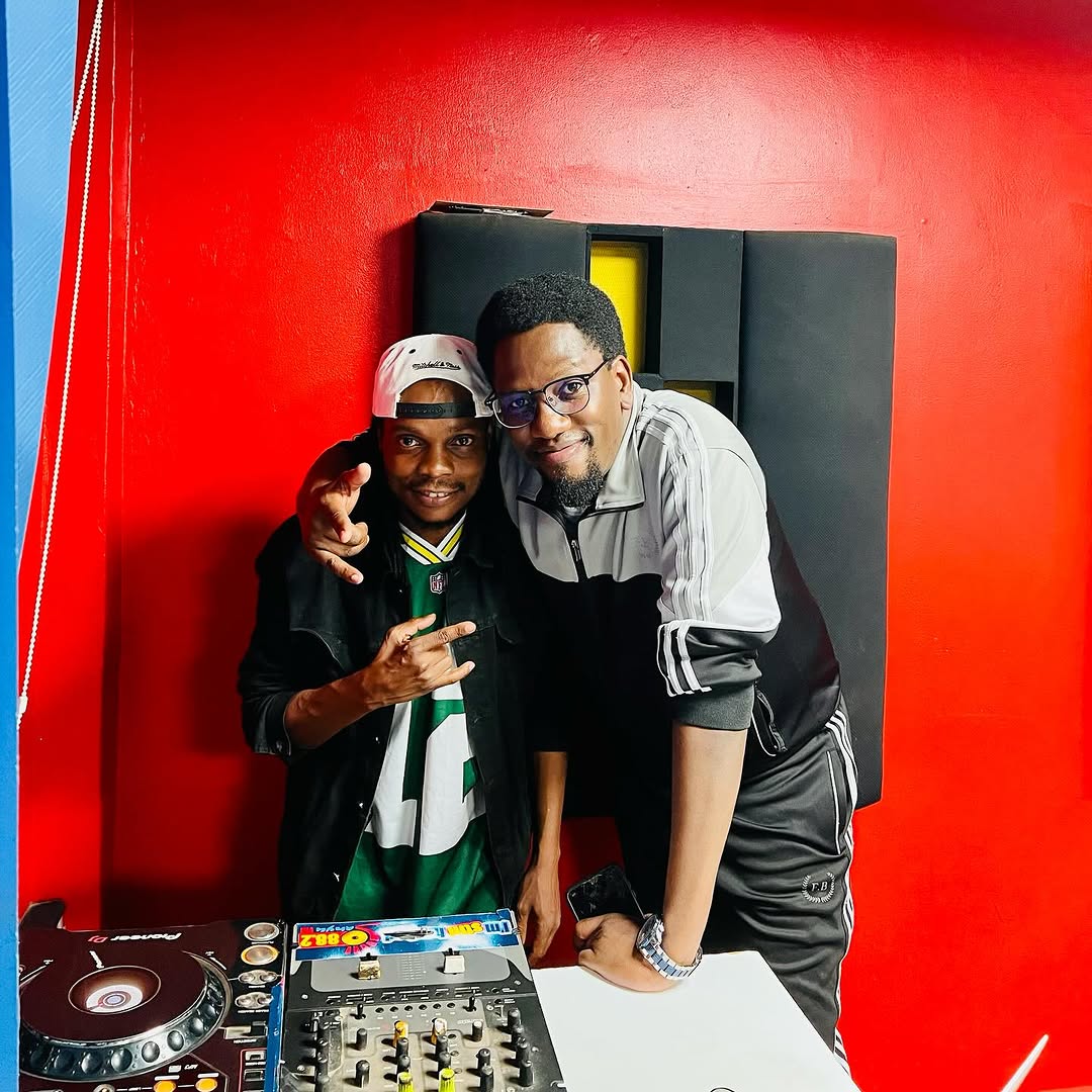 theonlyjaluo's tweet image. #AYEEYA The click is in the building @882SanyuFM @deejaystarboyug #AFRICANEXPRESS #TUGENDE Muliwa ?