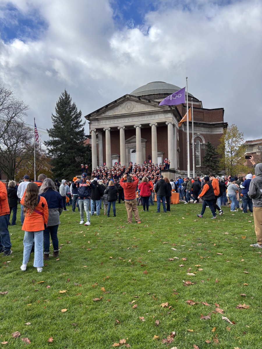 . <a href="/CuseBands/">Syracuse Athletic Bands</a> getting us ready for Senior Day! 👏