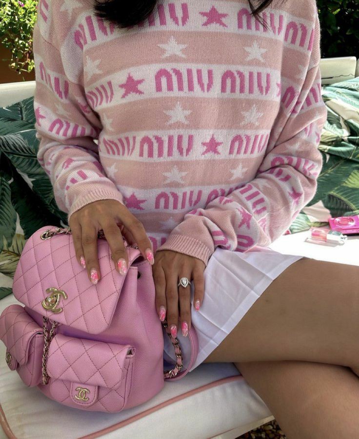 Outfit_Luxy's tweet photo. miu miu × Chanel https://t.co/KfIvItJ4E0