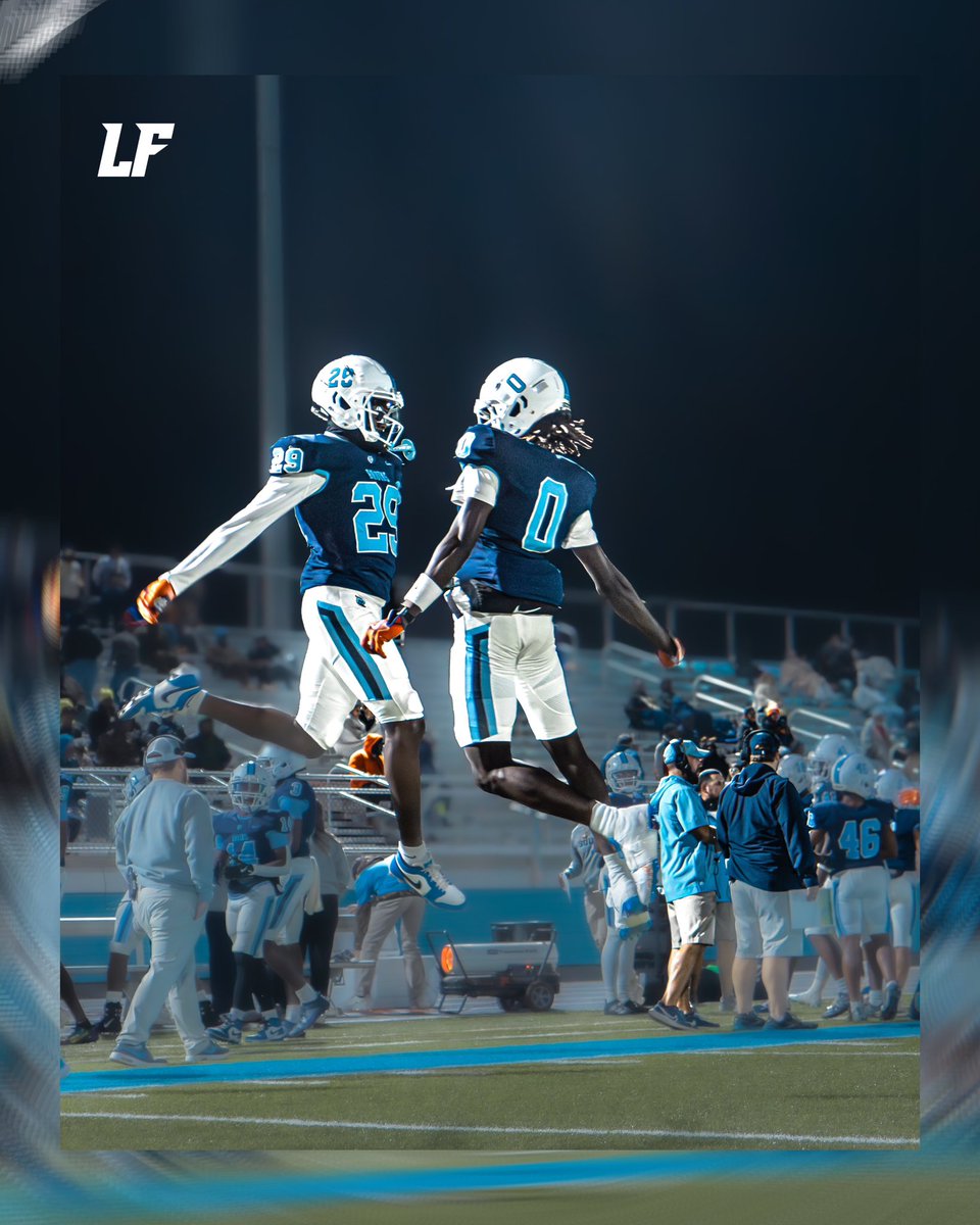 Jackson__1002's tweet photo. Playoff Football -> Playoff Pics https://t.co/fn8s2KZ51I