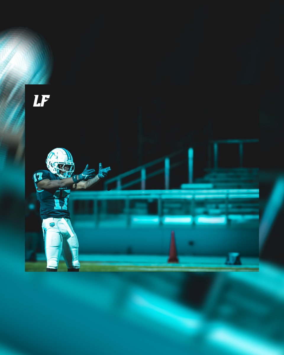 Jackson__1002's tweet photo. Playoff Football -> Playoff Pics https://t.co/fn8s2KZ51I