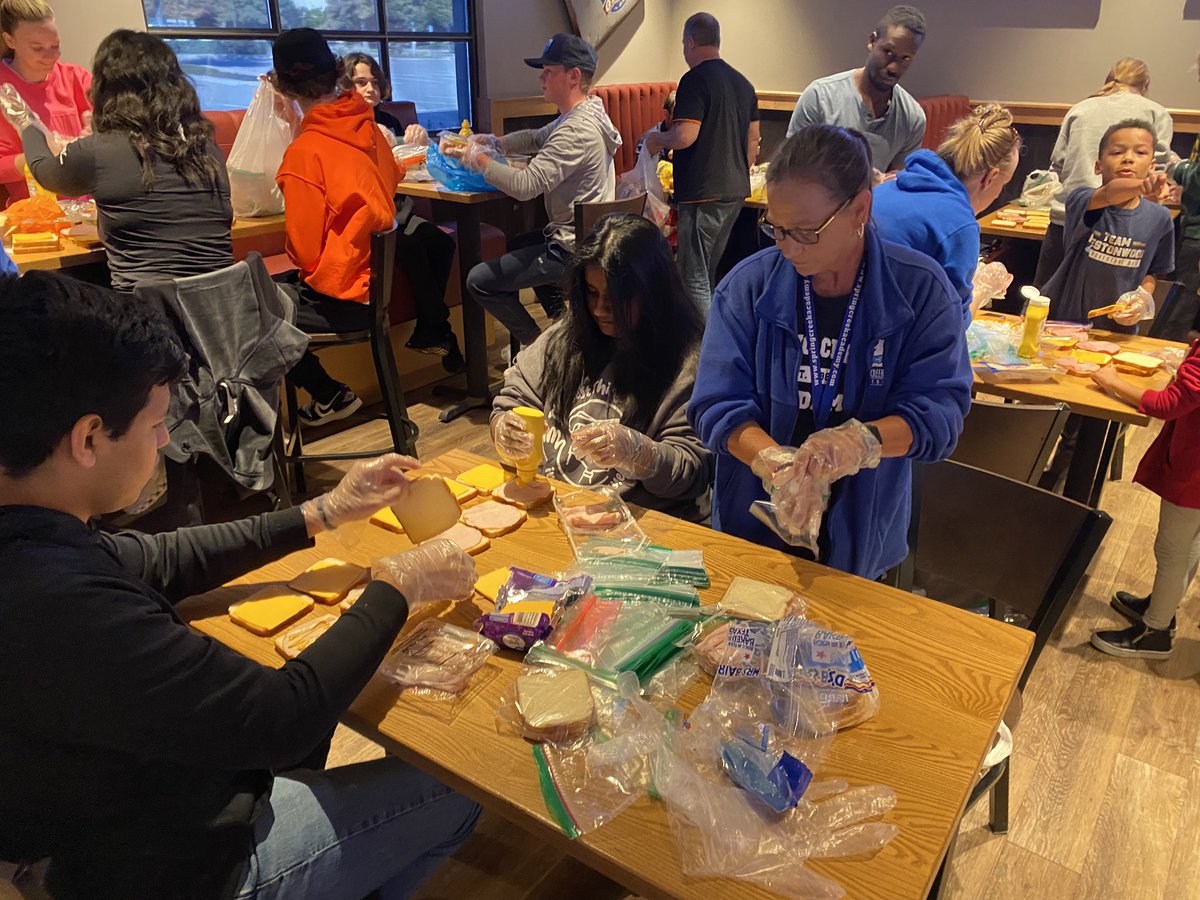 Spring Creek Academy NHS volunteers with Feed the City