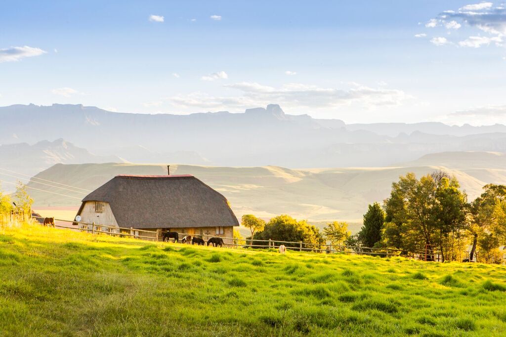 berghouse's tweet photo. Country cottages in the Northern Drakensberg mountains to visit.
https://t.co/vKpEFMY0fw 
.
.
.
.
#countrycottages #drakensbergviews #accommodation #cottages #halfway #Durban #joburg #travel #mountaincabins #mountainviews https://t.co/oKxzWR9gCF