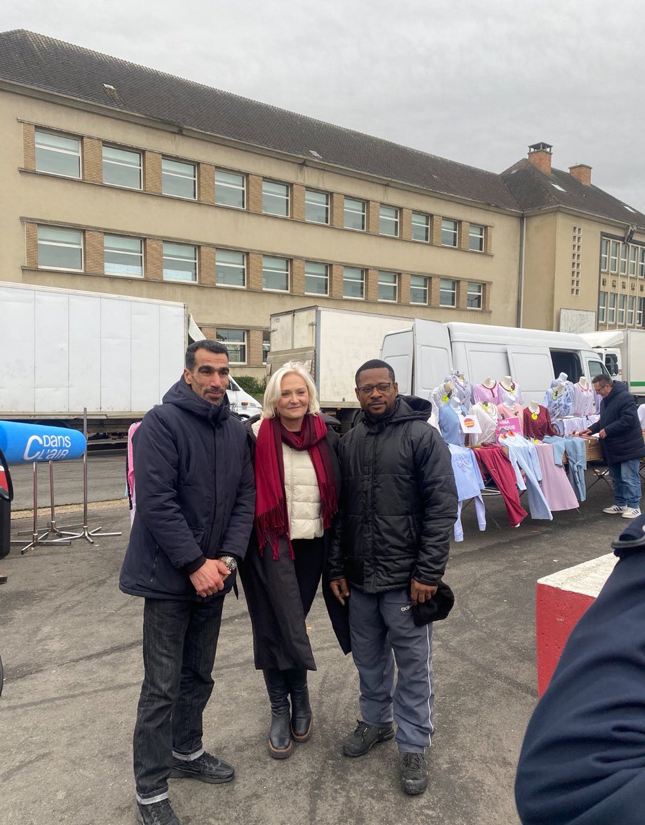 Nous étions ce matin au #marché de la Cité des Pins au #Mans, pour alerter les Manceaux sur l’immigration incontrôlée dans la ville.

Le Mans est la ville de France où l’#immigration a le plus augmenté en 15 ans. 

Le <a href="/RNSARTHE/">RN SARTHE</a> riposte !

 <a href="/MCarolineLePen/">Marie Caroline Le Pen</a> <a href="/PhOlivierRN/">Philippe Olivier</a>
#RN #Sarthe