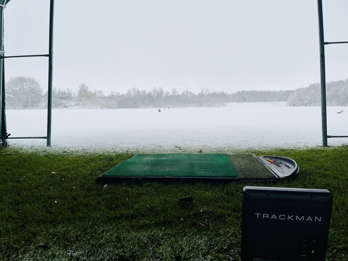 LukeSearleGolf's tweet photo. A Bag Check, couple of gapping sessions and a Driver Fit….. #TTGlife #24/7golf #WhatSnow https://t.co/pHa7CTnDEu