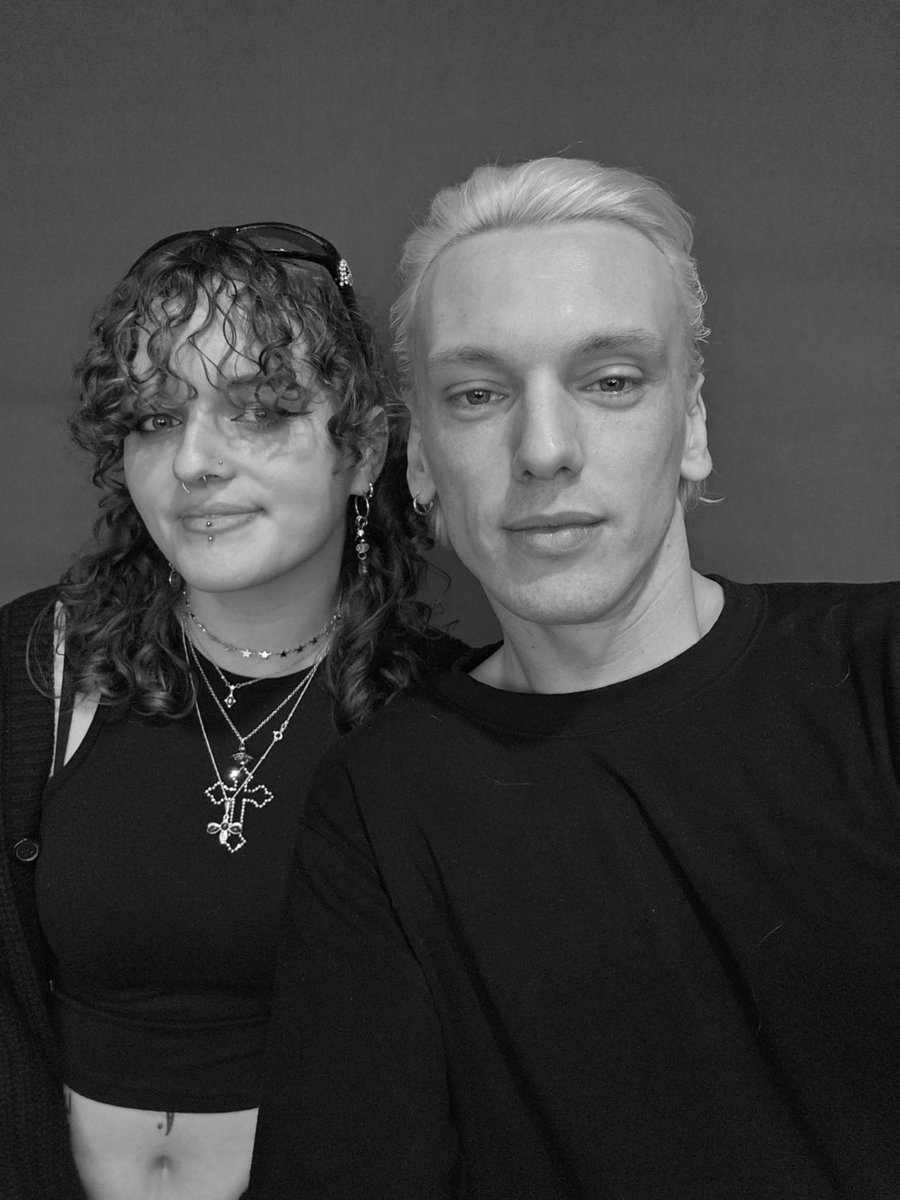 snwglobe's tweet photo. My favourite diva @Jamiebower https://t.co/KZp2njZQIH