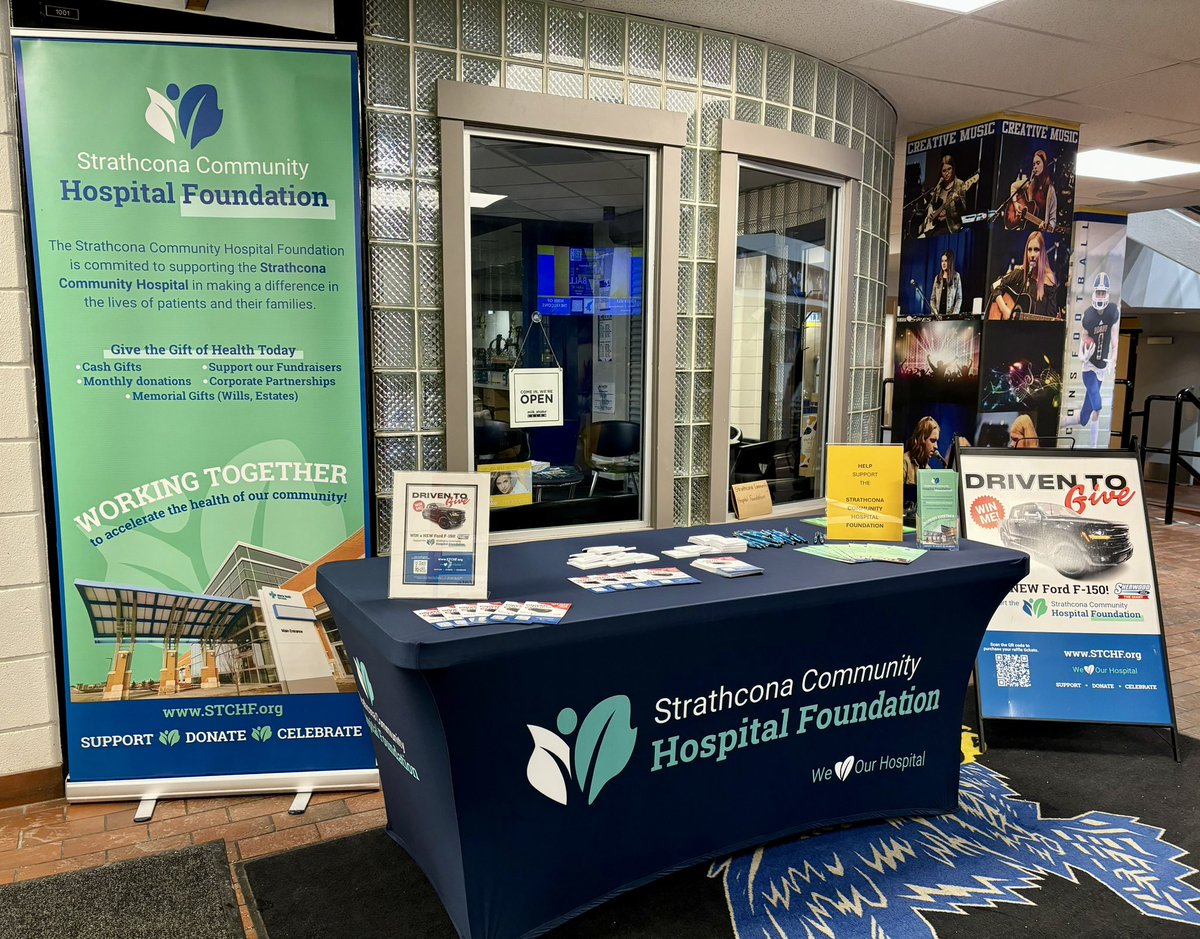lotstodosue's tweet photo. We’re at the Bev Facey High School Holiday Market today until 4pm. 
Come check it out. 
SO many great vendors here and the snow is making it very Christmasy! 

#buylocal #timetoshop #whatsnow #shpk

@StrathconaHosp1 https://t.co/pLWXCyOnyD