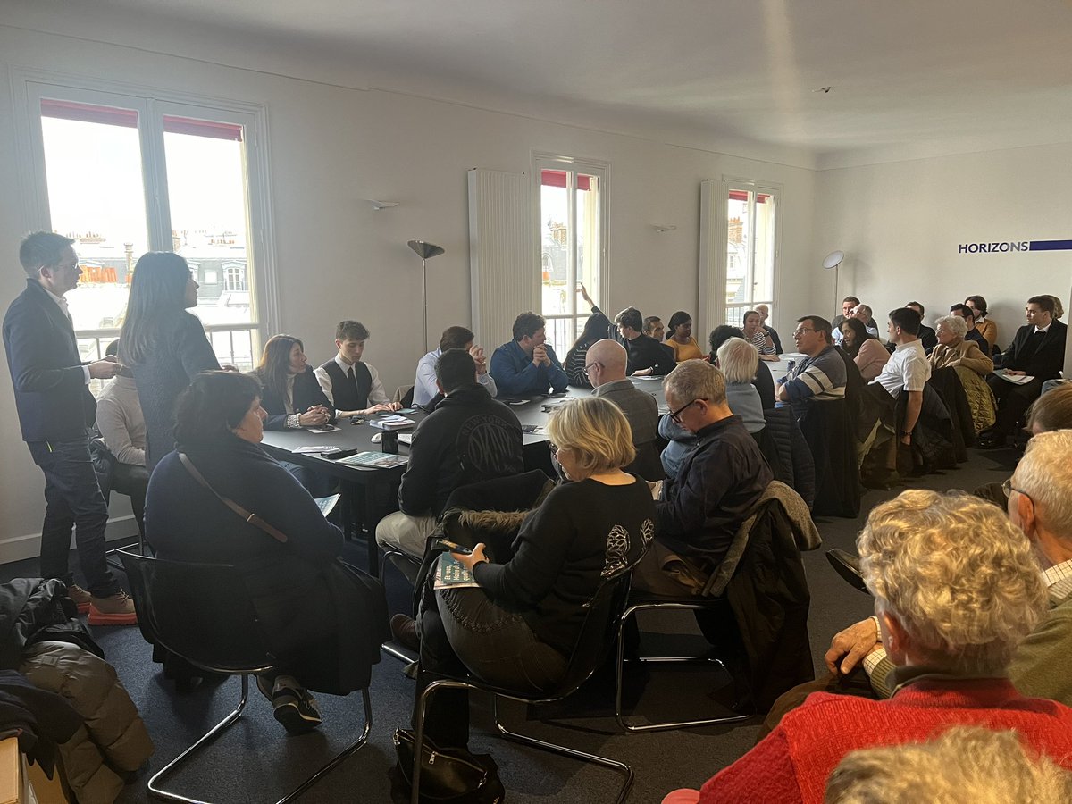 JulieBoillot's tweet photo. Un samedi à #Muette #Chaillot
🪩Lancement du @Telethon_France #Paris16 par une exhibition de danse d’époque. Je suis bluffée et ça se voit 😉
📢 Nouvelle session de formation « tractage » autour de @pybournazel au siège @HorizonsLeParti. De l’énergie et de l’envie #Paris2026 https://t.co/NVBLkNW2ME