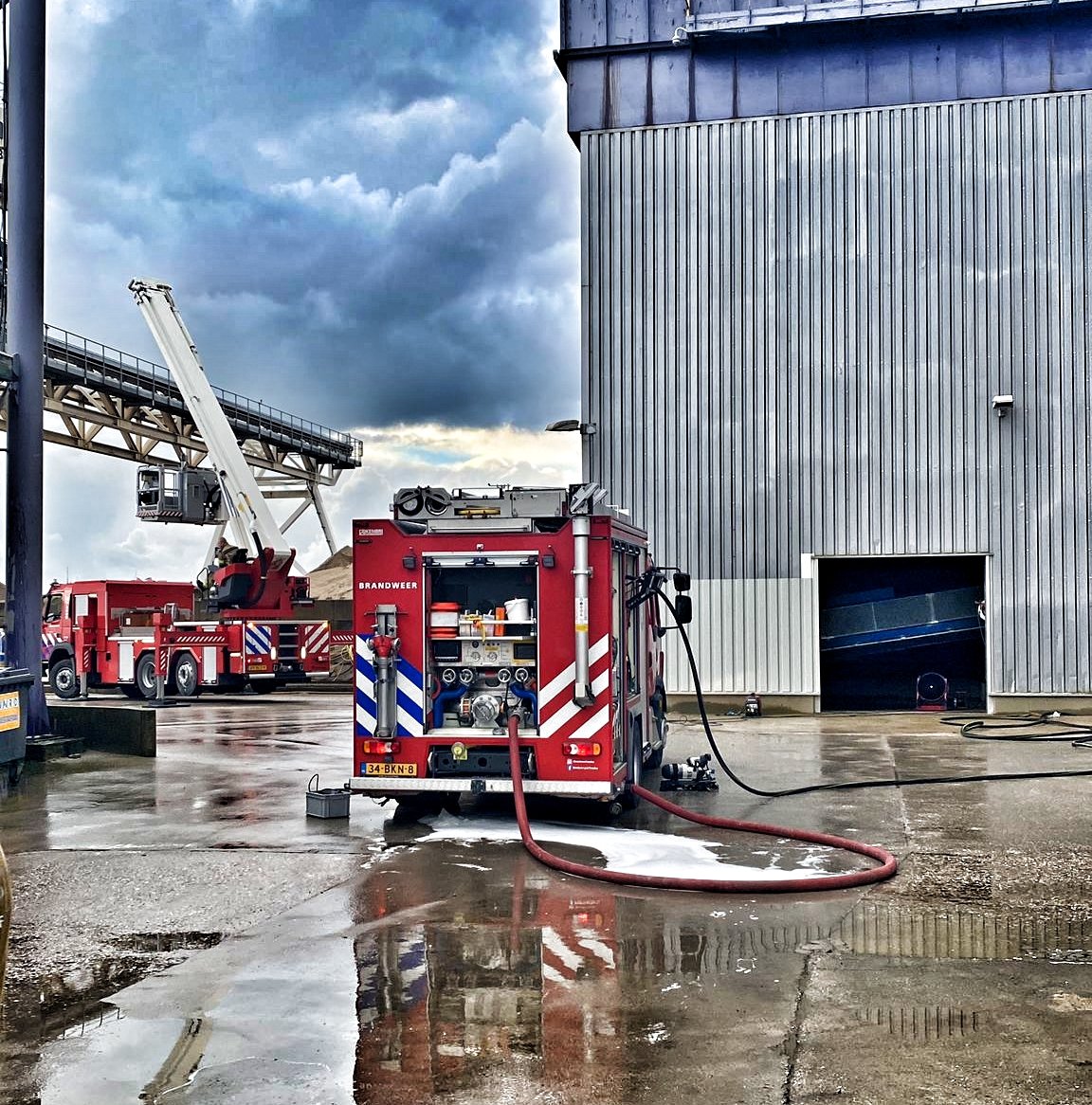Brand bij Dyckenhoff Basal Betonmortel BV in Franeker