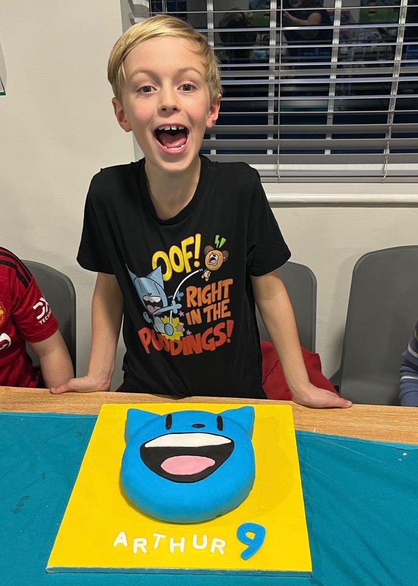 Tom A (@sonofswiss) on Twitter photo <a href="/jamiesmart/">Jamie Smart</a> oof right in the double Looshkins, for our birthday boy today (and <a href="/phoenixcomicuk/">The Phoenix comic</a> party bags to put the cake in of course) <a href="/jamiesmart/">Jamie Smart</a> oof right in the double Looshkins, for our birthday boy today (and <a href="/phoenixcomicuk/">The Phoenix comic</a> party bags to put the cake in of course)